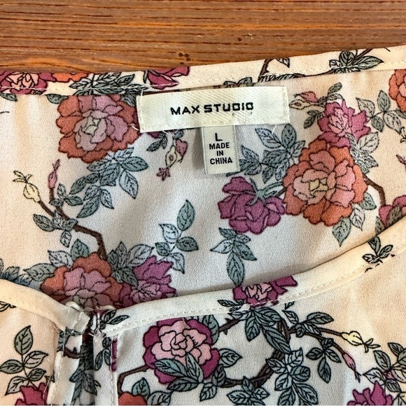 Cold Shoulder Floral Flutter Sleeve Blouse - Picture 2 of 2